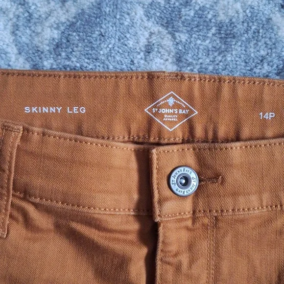 NWOT..St. John's Bay skinny leg jeans sz 14P - Picture 2 of 3